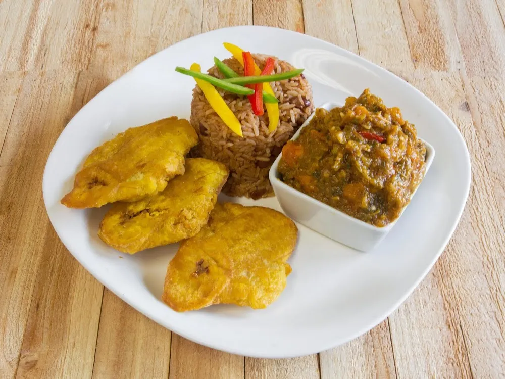 Chicken in Sauce with Fried Plantain and Rice