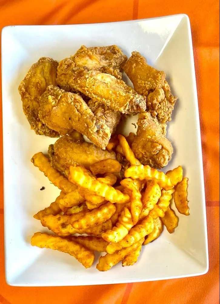 Chicken Wings with Fries